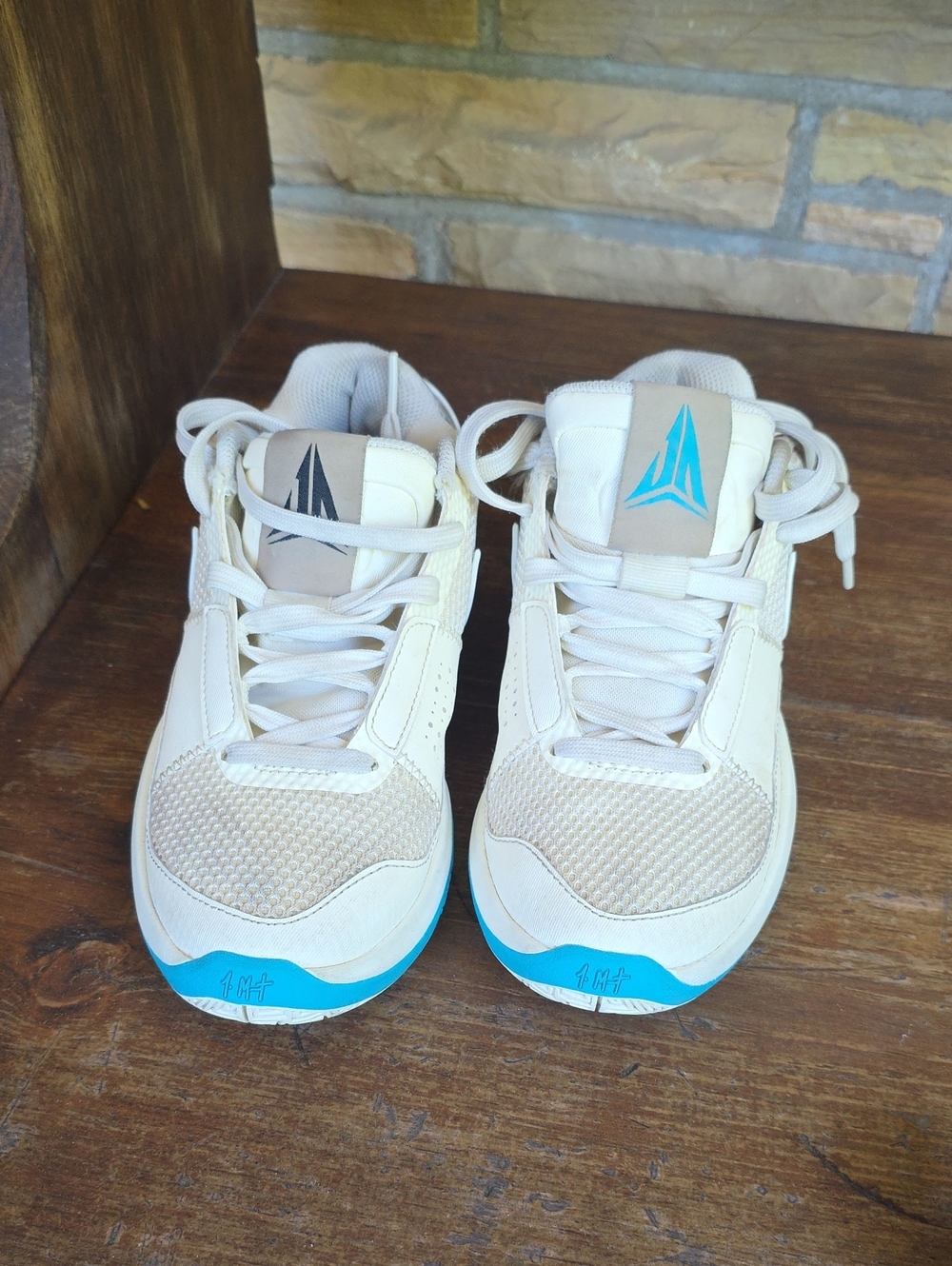 Kids Athletic Sneakers in Light Beige with Blue Accent size 4.5 U.S - Picture 3 of 5